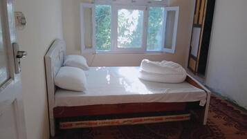 Deluxe Double or Twin Room | Soundproofing, iron/ironing board, free WiFi