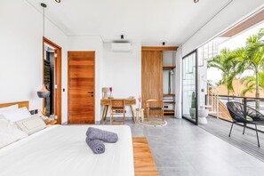 2 bedrooms, in-room safe, desk, iron/ironing board