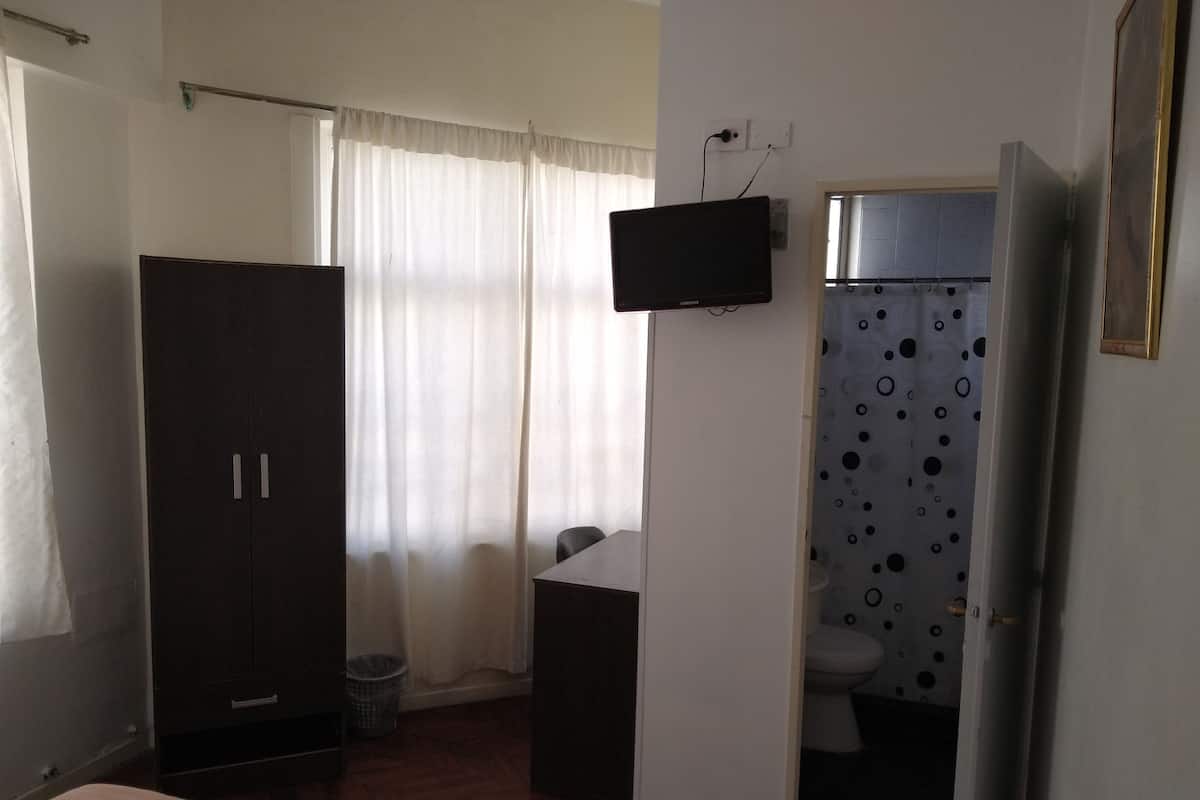 Basic Room | Bathroom | Rainfall showerhead, towels, soap, shampoo