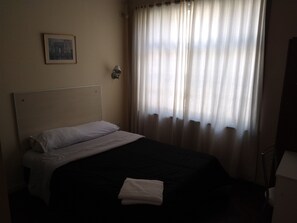 Basic Double Room | Free WiFi, bed sheets - SUIPACHA INN HOTEL (Buenos Aires)