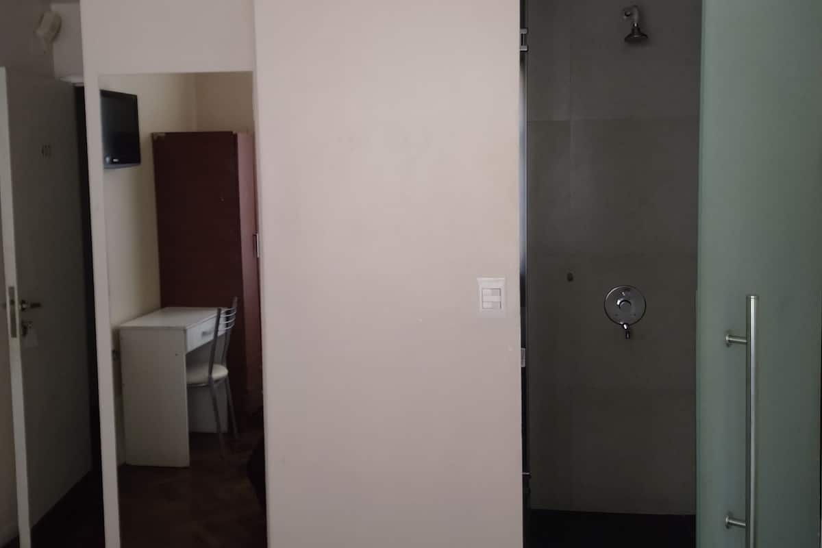 Basic Double Room | Bathroom | Rainfall showerhead, towels, soap, shampoo