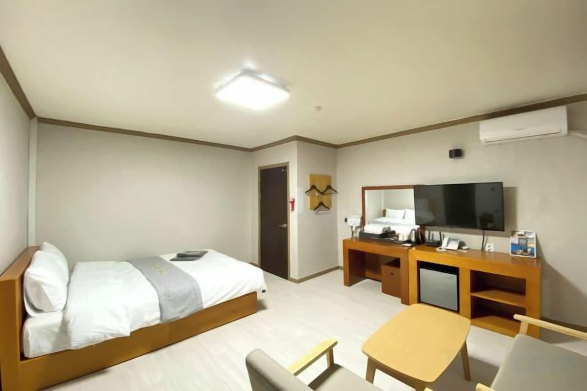Down comforters, WiFi (free)
