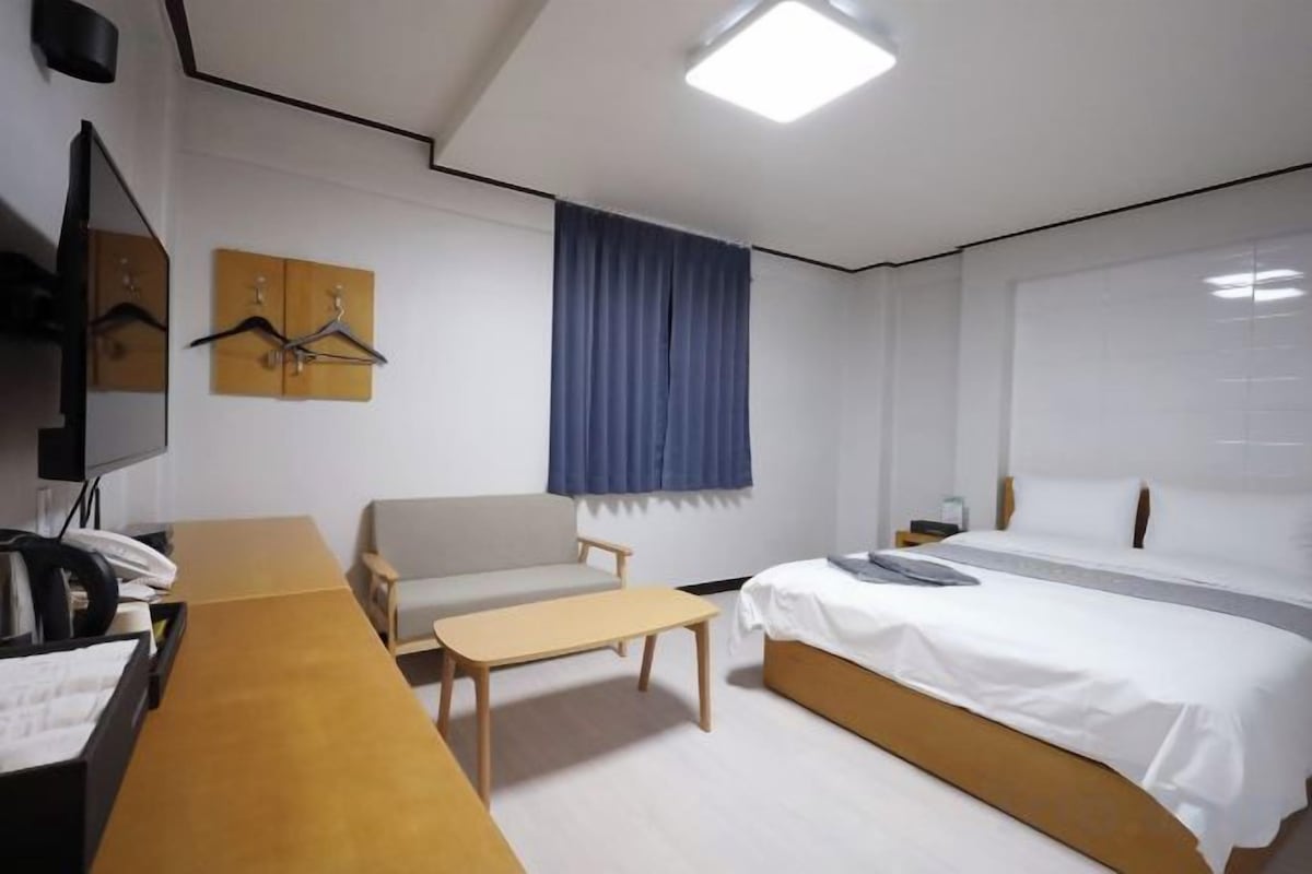 Down comforters, WiFi (free)