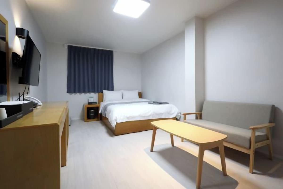 Down comforters, WiFi (free)