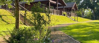 Hollybush Lodges