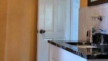 Håndklær, såpe og toalettpapir