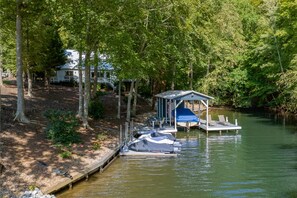 Marina - New! Main Lake View, Spacious Deck, Firepit, Dock (Littleton)