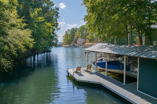 New! Main Lake View, Spacious Deck, Firepit, Dock