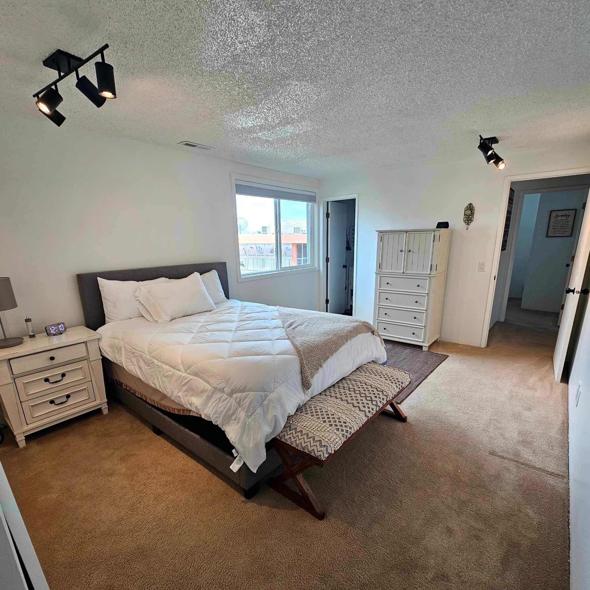3 bedrooms, iron/ironing board, travel crib, free WiFi