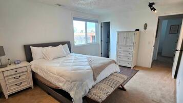 3 bedrooms, iron/ironing board, travel crib, free WiFi