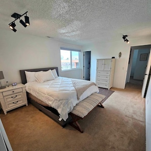3 bedrooms, iron/ironing board, travel crib, free WiFi