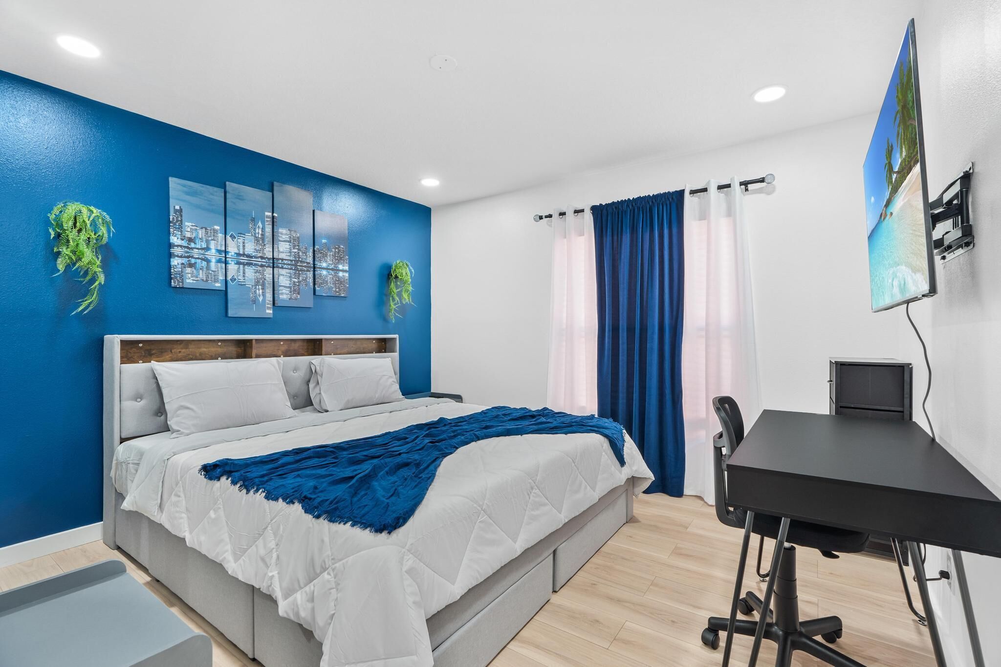 2 chambres, coffres-forts dans les chambres, fer et planche à repasser