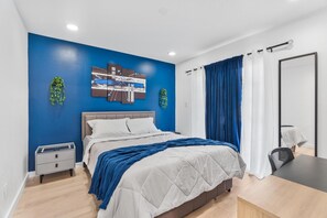 2 chambres, coffres-forts dans les chambres, fer et planche à repasser