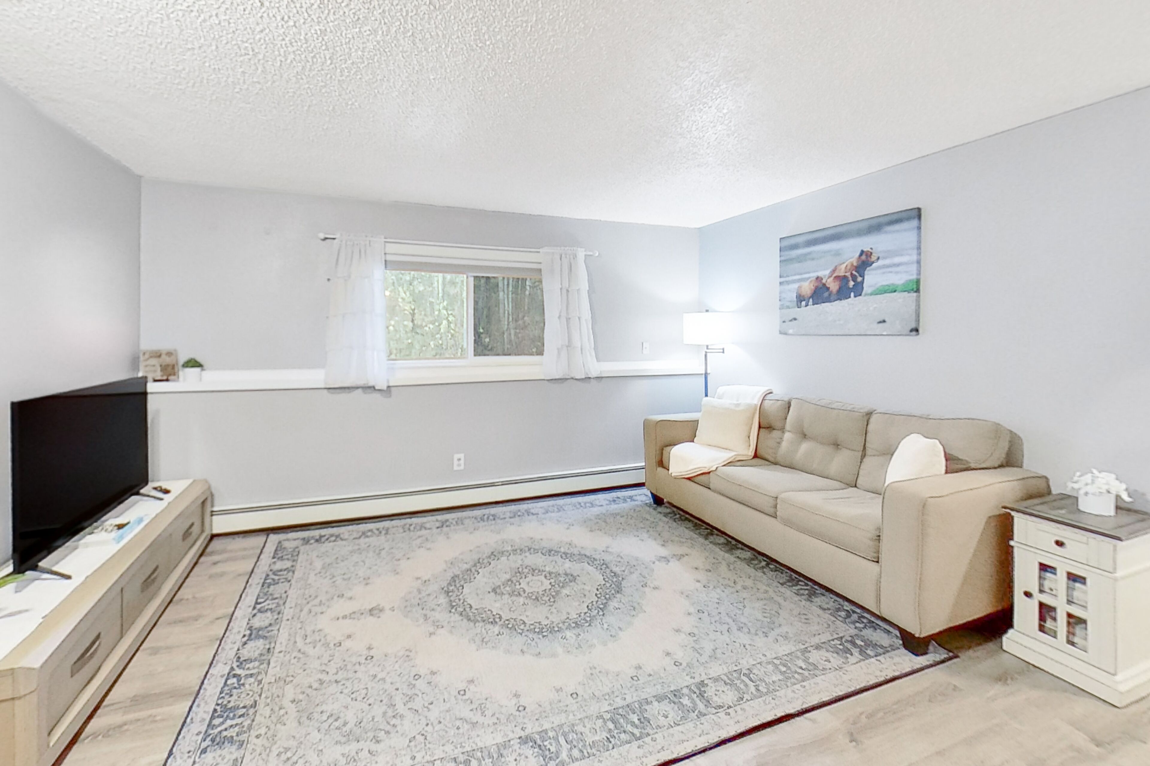 Dog-friendly serene mountain retreat with W/D on-site & nearby hiking trails