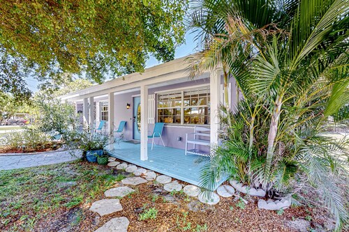 Enchanting dog-friendly beach bungalow with patio, fireplace, deck, AC, & W/D