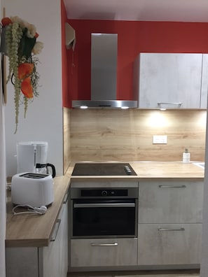 Fridge, microwave, stovetop, coffee/tea maker