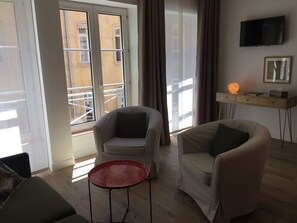 TV, books - Au Coeur du Vieux Lyon, Studio Lumineux et Cosy (Lyon)