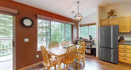 Lakeside condo with brand-new kitchen appliances, firepits, & easy trail access