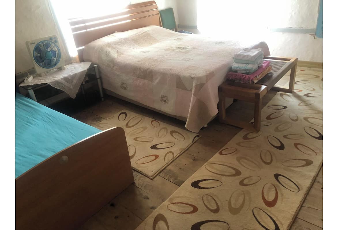 Tradisjonell toetasjesleilighet | 2 soverom, individuelt dekorert og individuelt innredet