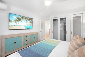 1 Schlafzimmer, hochwertige Bettwaren, Bügeleisen/Bügelbrett