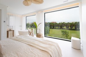 5 bedrooms, iron/ironing board, travel cot, free WiFi - Ref. 444619 (Motril)