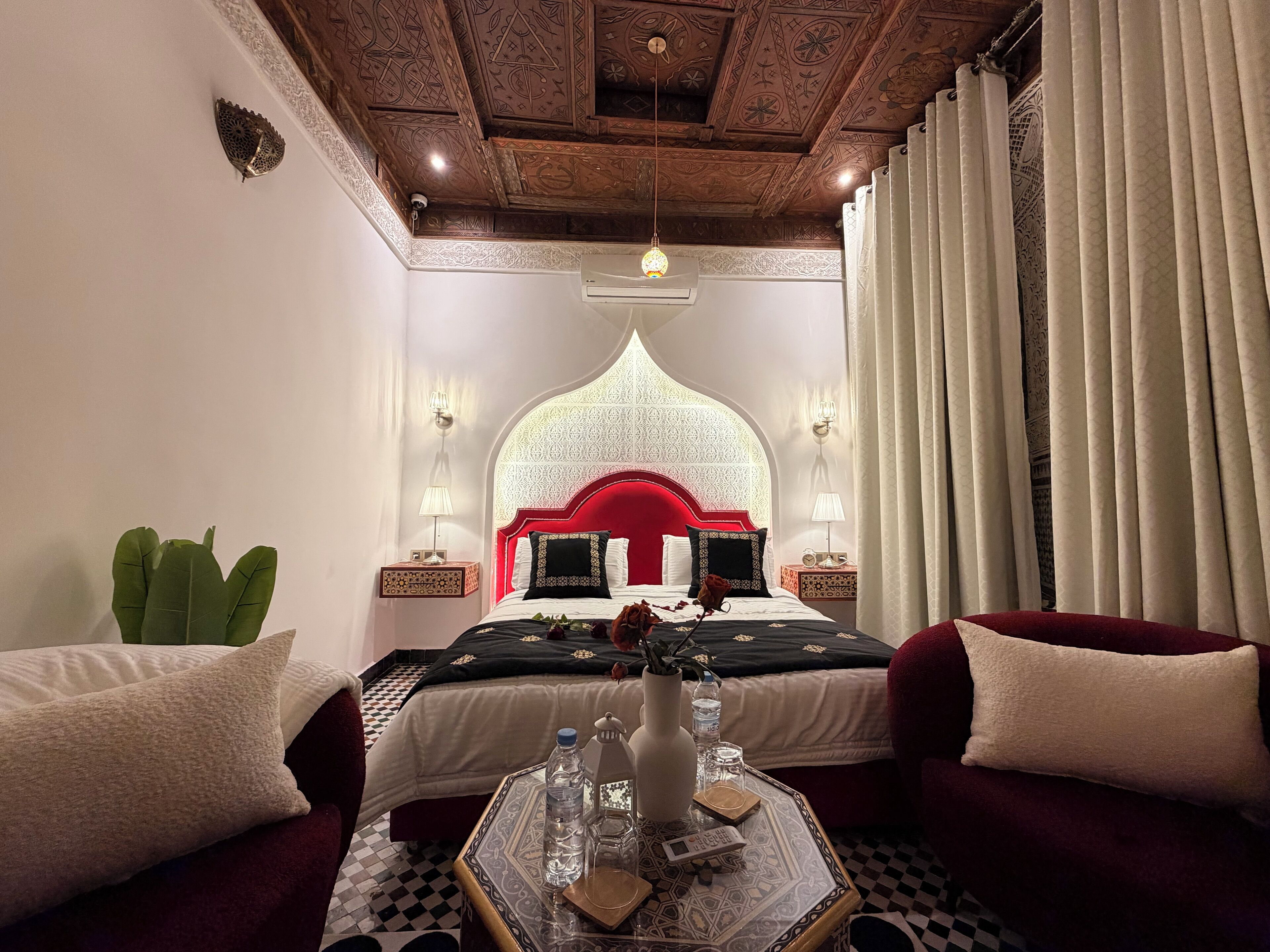 Deluxe Suite, 1 Bedroom, Non Smoking, Courtyard View | 4 bedrooms, individually decorated, individually furnished