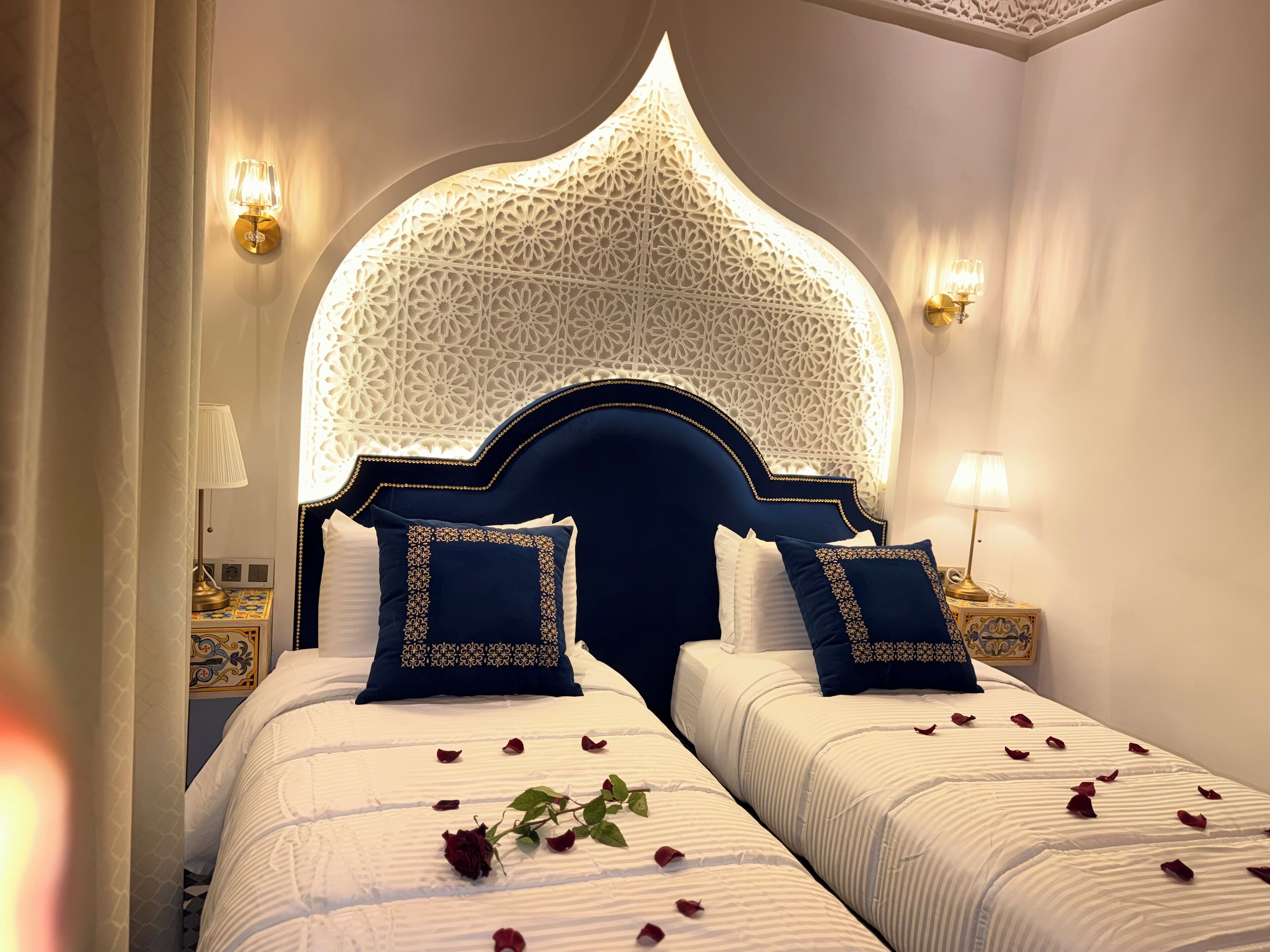 Suíte luxo, 1 quarto, para não fumantes, vista para o pátio | 4 quartos, individualmente decorados, individualmente mobiliados