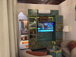 Suite Deluxe, 1 habitación, no fumadores, vistas al patio | 4 dormitorios, decoración individual, mobiliario individual