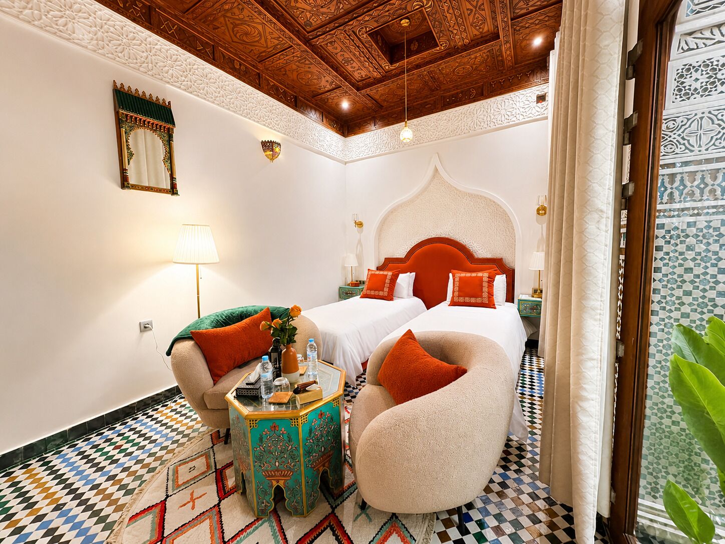 Deluxe Suite, 1 Bedroom, Non Smoking, Courtyard View | 4 bedrooms, laptop workspace, soundproofing, WiFi (free)