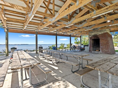 Luxury place - 23019 in Port Charlotte , one block to the Bayfront Park/Harbor