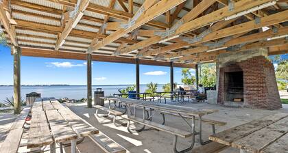 Luxury place - 23019 in Port Charlotte , one block to the Bayfront Park/Harbor