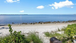 A beach with clear blue water and a distant shoreline. - Luxury place - 23019 in Port Charlotte , one block to the Bayfront Park/Harbor (Port Charlotte)
