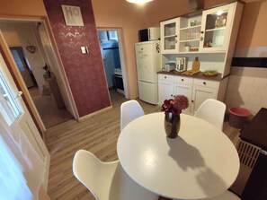 Dining - Holiday home with pool, air conditioning and Internet (Siófok)