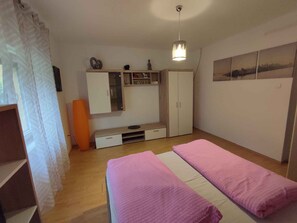 3 室のベッドルーム、旅行用ベビーベッド、インターネット