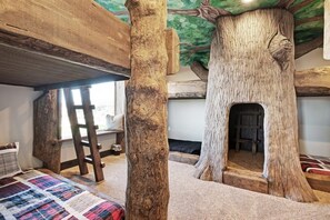 7 bedrooms, iron/ironing board, free WiFi, bed sheets
