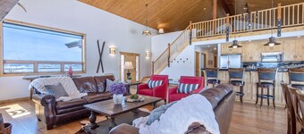 Equipped family-sized ski chalet in Driggs, ID a short drive to Grand Targhee.