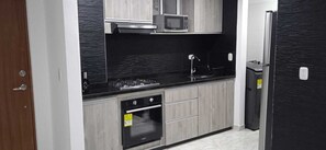 Kochgeschirr/Geschirr/Besteck