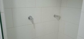 Dusche, Handtücher, Seife, Shampoo