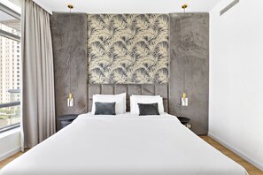 2 chambres, coffres-forts dans les chambres, fer et planche à repasser
