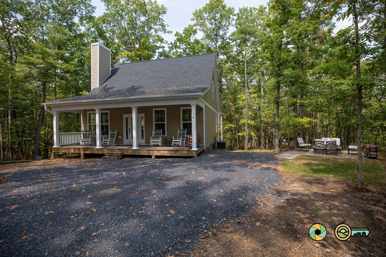 Arcadian's Cottage | Woodland home w/ custom firepit