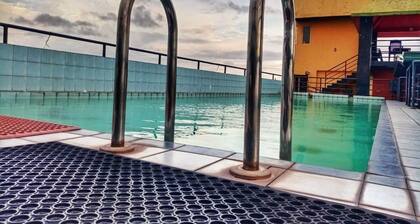 Luxury 3BR Condo in Rajagiriya, Colombo / Sleeps 6 / Fast WiFi - OLIVE HAVEN