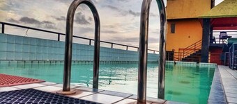 Luxury 3BR Condo in Rajagiriya, Colombo / Sleeps 6 / Fast WiFi - OLIVE HAVEN