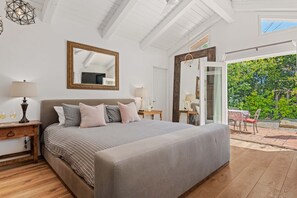 2 عدّة غرف نوم ومكواة/لوح كي وواي فاي مجانًا وملاءات أسرّة