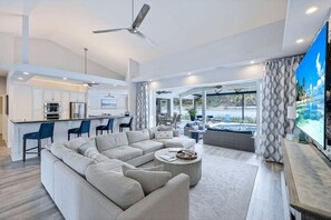 Smart-TV, Kamin, Drucker