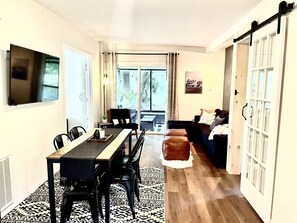 Smart TV - Riverside Chic 180° water views - fish/boat/kayak - pet friendly (Inverness)