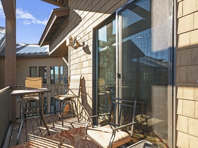 Top Floor Deer Valley Gondola Lakefront Condo- Great views