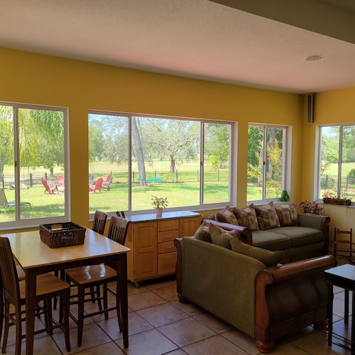 Beautiful 4 BR-2.5 Bath-Office-Golf Course-Pool-Hot Tub-Sleeps 9-Dog Friendly!