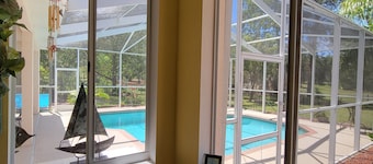 Beautiful 4 Bedrooms + Office on a Golf Course-Pool, Hot Tub, Dog & Kid Friendly