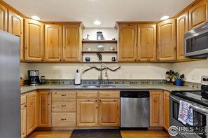 Microondas, horno, parrilla de estufa y lavavajillas 