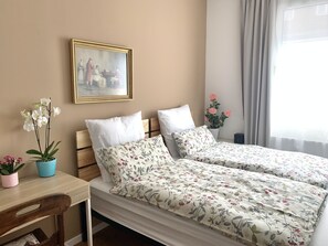 5 bedrooms, desk, iron/ironing board, free WiFi